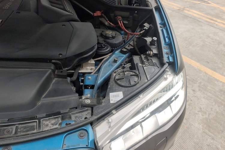 Used BMW X5 M 2015 X5 M Engine Bay Left