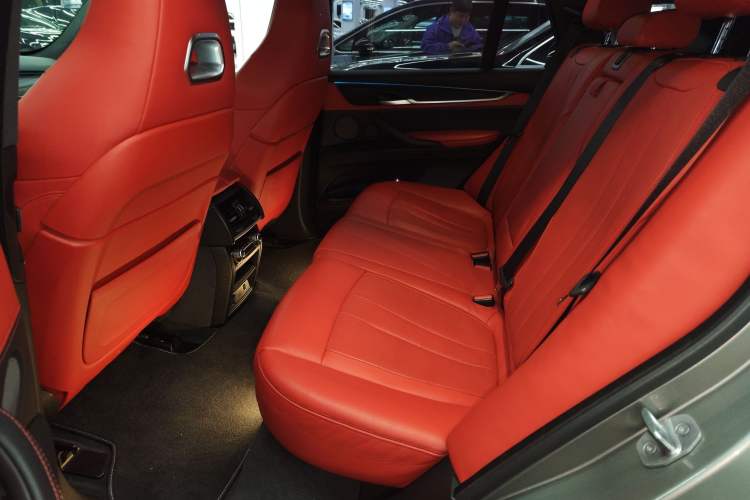 Used BMW X5 M 2015 X5 M Interior 4