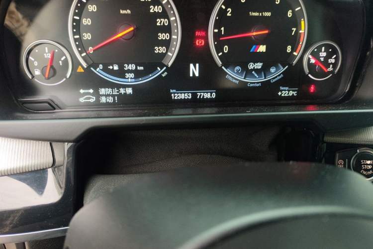 Used BMW X5 M 2015 X5 M Odometer Close Up