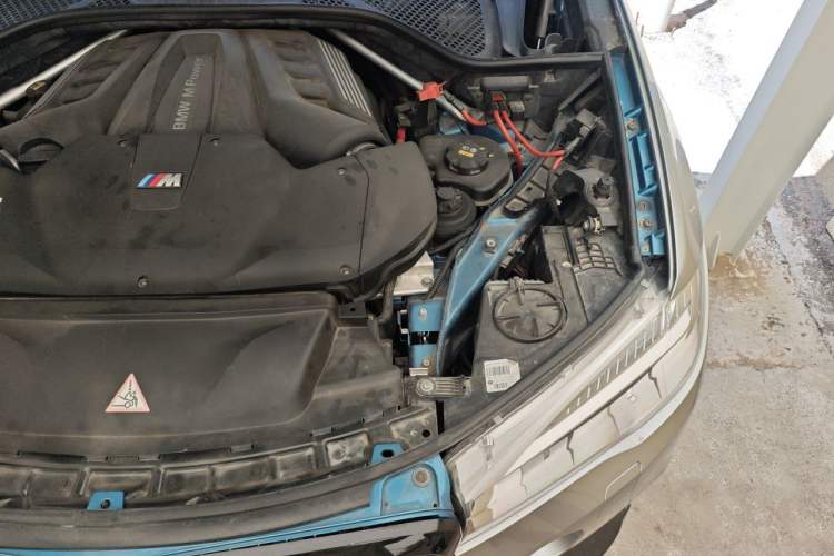 Used BMW X5 M 2015 X5 M Engine Bay Left