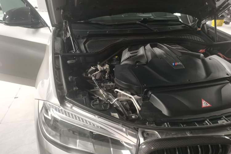 Used BMW X5 M 2015 X5 M Engine Bay Right