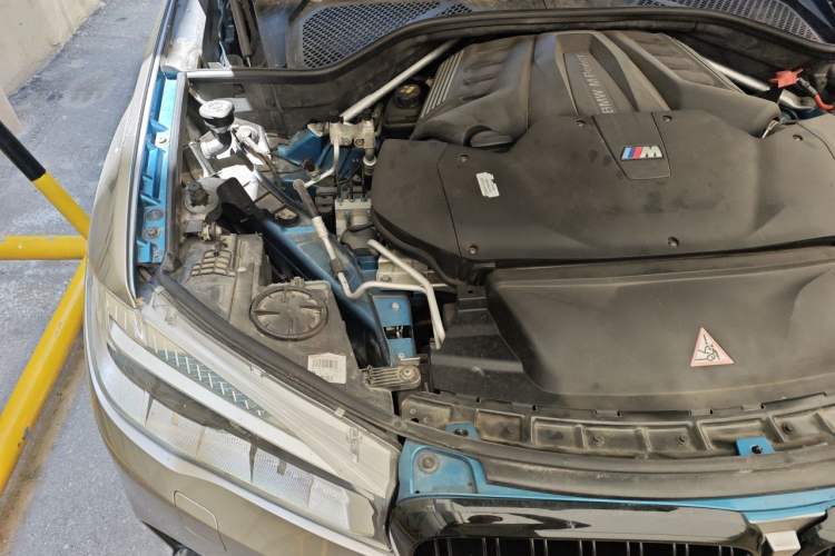 Used BMW X5 M 2015 X5 M Engine Bay Right