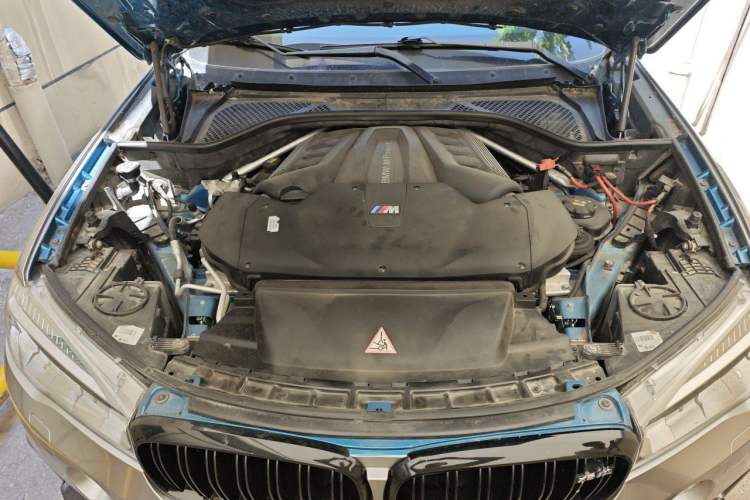Used BMW X5 M 2015 X5 M Engine Bay