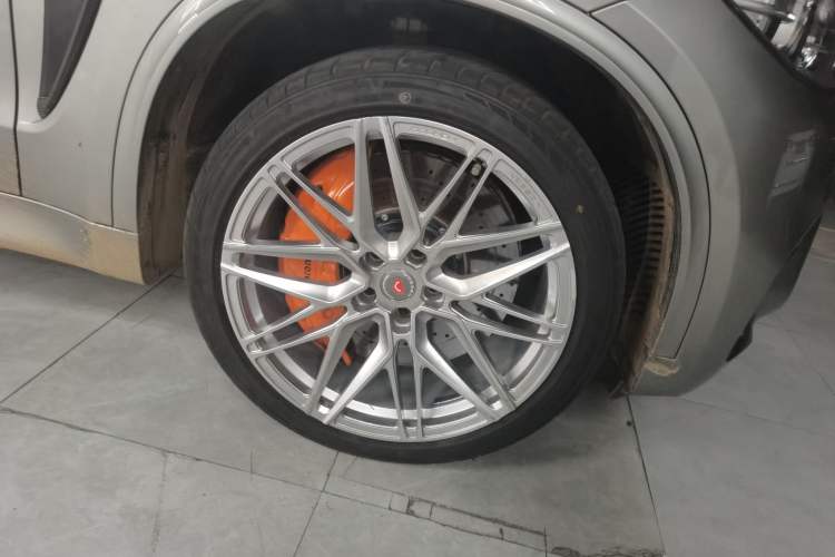 Used BMW X5 M 2015 X5 M Right Front Wheel Hub