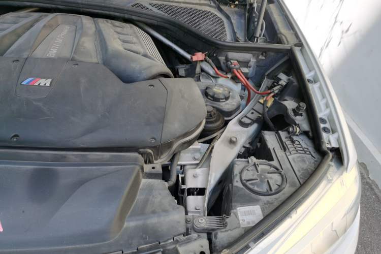 Used BMW X5 M 2015 X5 M Engine Bay Left