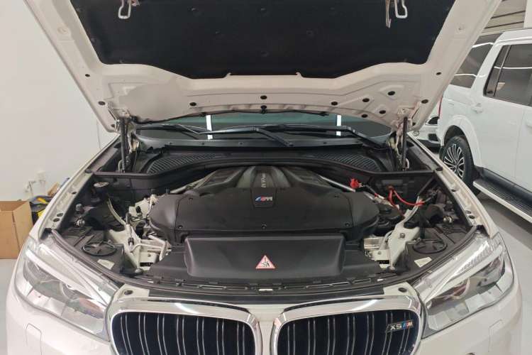 Used BMW X5 M 2015 X5 M Engine Bay