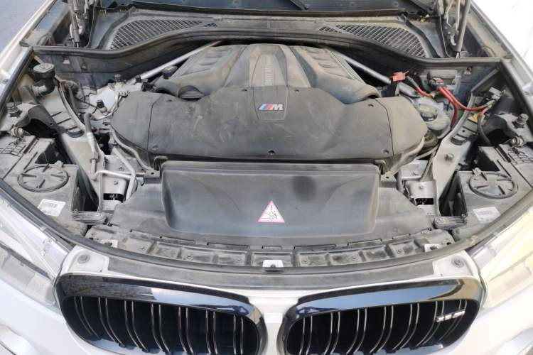 Used BMW X5 M 2015 X5 M Engine Bay