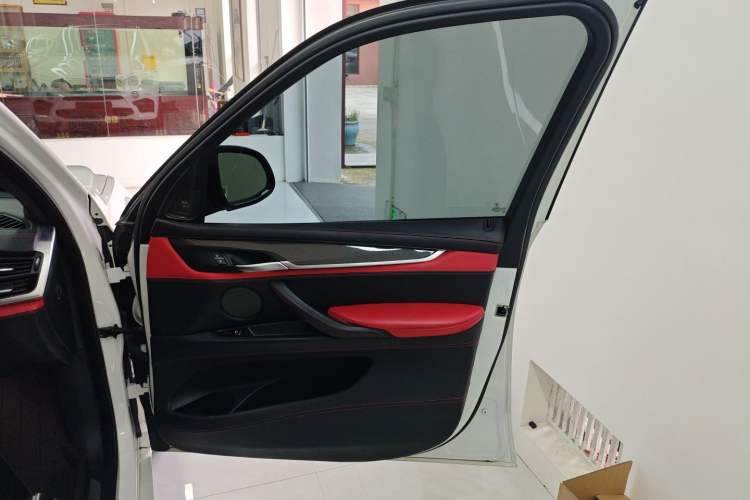 Used BMW X5 M 2015 X5 M Interior 5