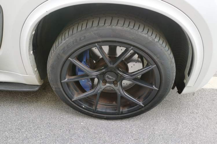 Used BMW X5 M 2015 X5 M Right Front Wheel Hub