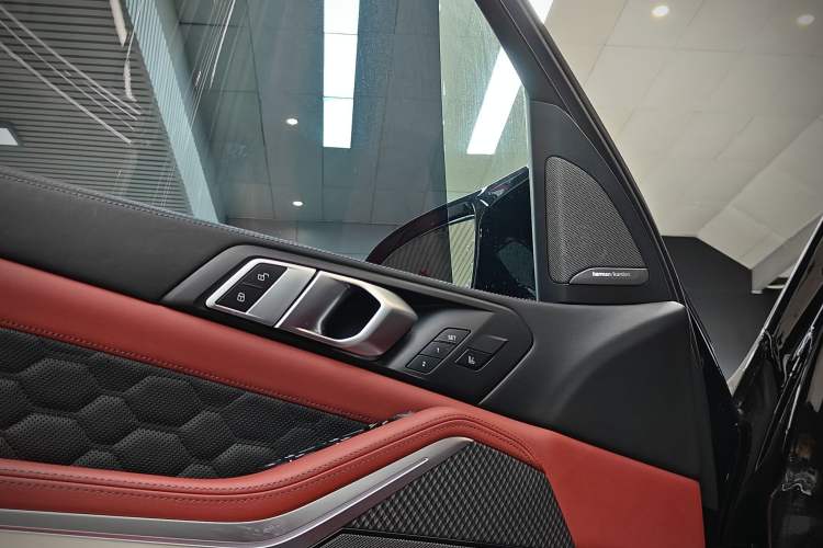 Used BMW X5 M 2022 X5 M Interior 10