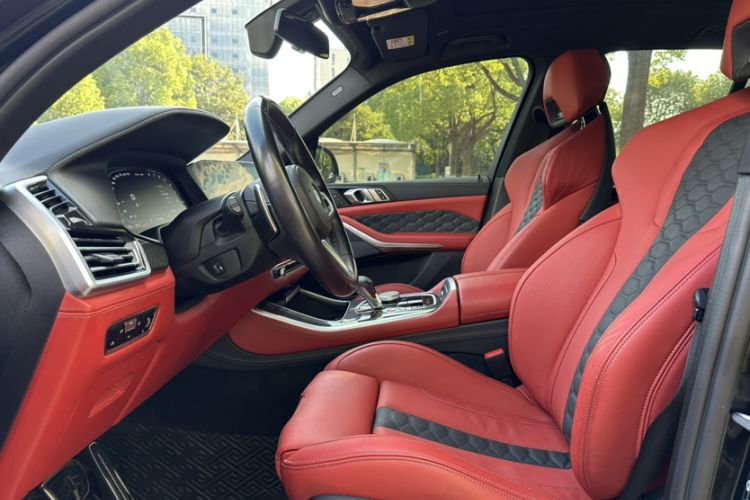 Used BMW X5 M 2022 X5 M Interior 10