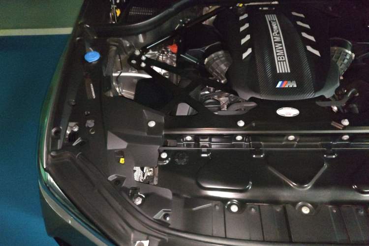 Used BMW X5 M 2022 X5 M Engine Bay Right
