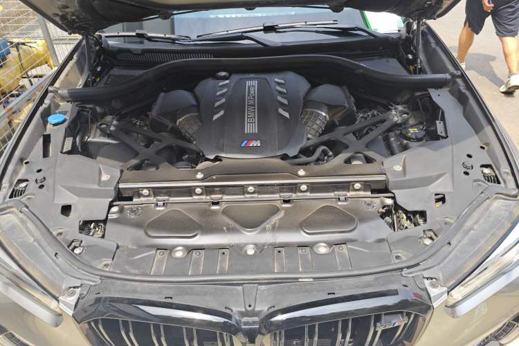 Used BMW X5 M 2022 X5 M Engine Bay