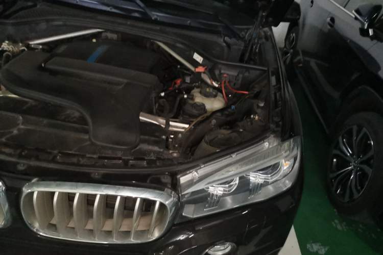 Used BMW X5 New Energy 2016 xDrive40e Engine Bay Left