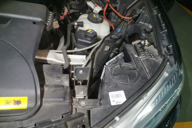 Used BMW X5 New Energy 2017 xDrive40e Engine Bay Left