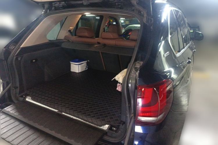 Used BMW X5 New Energy  Trunk