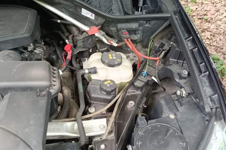 Used BMW X5 New Energy 2017 xDrive40e Engine Bay Left