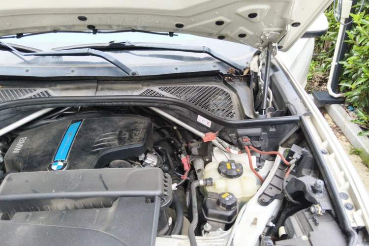 Used BMW X5 New Energy 2017 xDrive40e Engine Bay Left