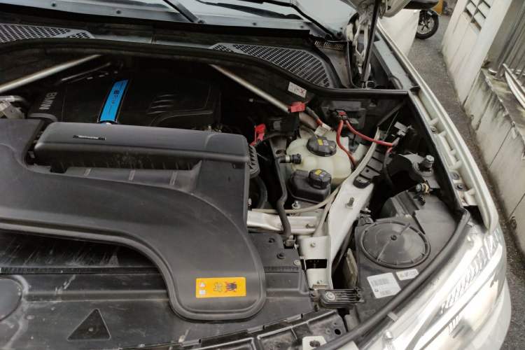 Used BMW X5 New Energy  Engine Bay Left