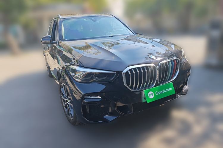 Used BMW X5 New Energy 2020 xDrive45e M Sport Package Front Right 45 Deg