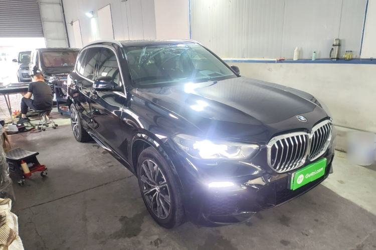 Used BMW X5 New Energy 2020 xDrive45e M Sport Package Front Right 45 Deg