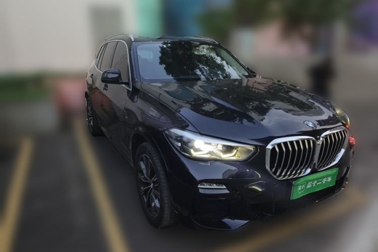 Used BMW X5 New Energy 2020 xDrive45e M Sport Package Front Right 45 Deg