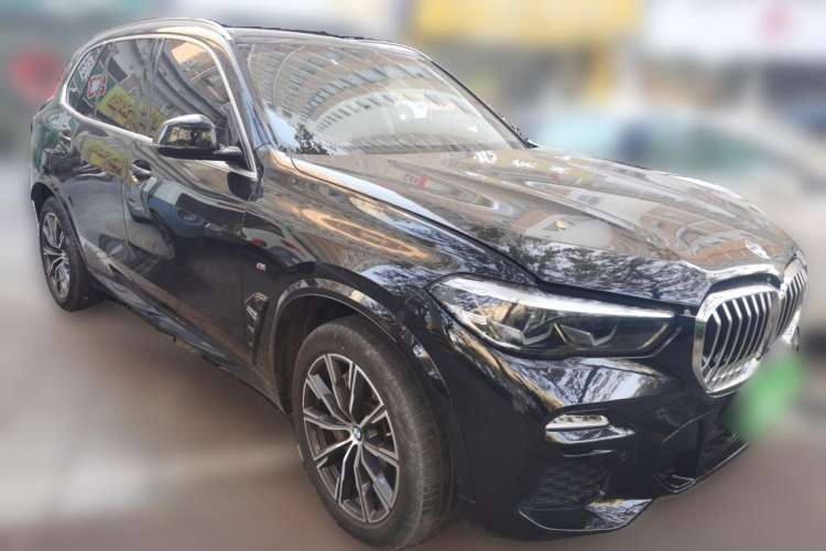 Used BMW X5 New Energy 2020 xDrive45e M Sport Package Front Right 45 Deg
