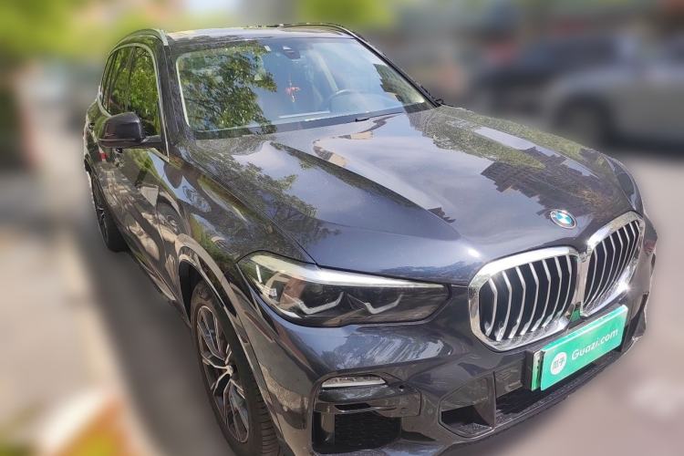 Used BMW X5 New Energy 2020 xDrive45e M Sport Package Front Right 45 Deg