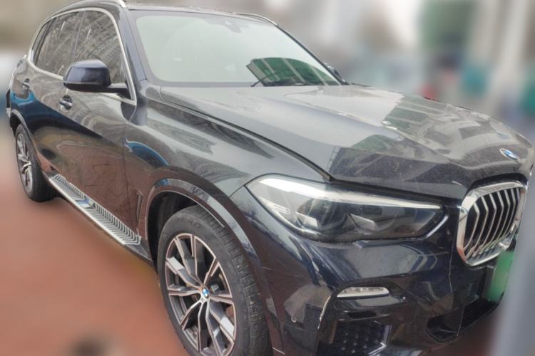 Used BMW X5 New Energy 2020 xDrive45e M Sport Package Front Right 45 Deg