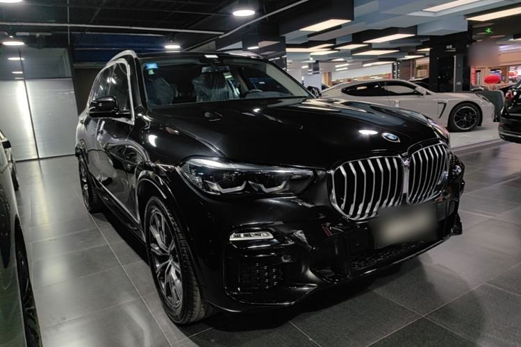 Used BMW X5 New Energy 2020 xDrive45e M Sport Package Front Right 45 Deg