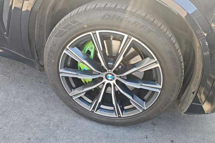Used BMW X5 New Energy 2020 xDrive45e M Sport Package Right Front Wheel Hub