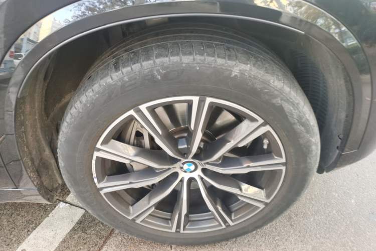 Used BMW X5 New Energy 2020 xDrive45e M Sport Package Right Front Wheel Hub