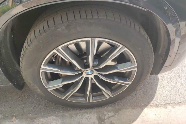 Used BMW X5 New Energy 2020 xDrive45e M Sport Package Right Front Wheel Hub