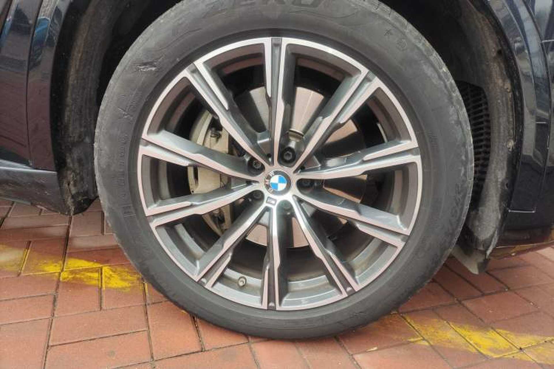 Used BMW X5 New Energy 2020 xDrive45e M Sport Package Right Front Wheel Hub