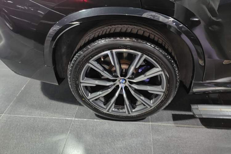 Used BMW X5 New Energy 2020 xDrive45e M Sport Package Right Rear Wheel Hub
