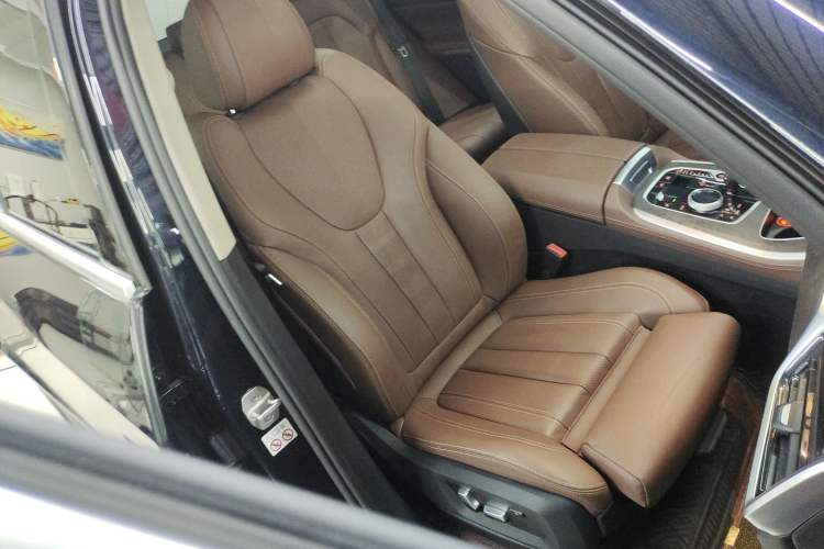 Used BMW X5 New Energy 2020 xDrive45e M Sport Package Right Front Seat