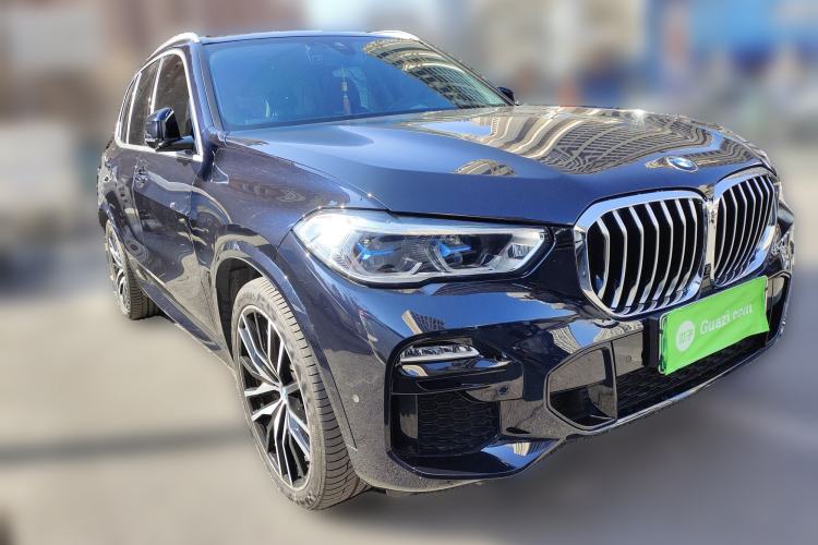 Used BMW X5 New Energy 2021 xDrive45e M Sport Package Front Right 45 Deg