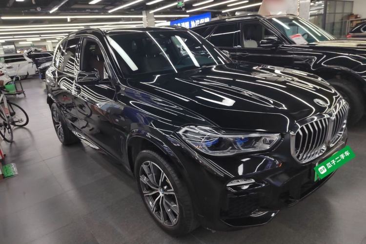 Used BMW X5 New Energy 2021 Restyled xDrive45e M Sport Package Front Right 45 Deg