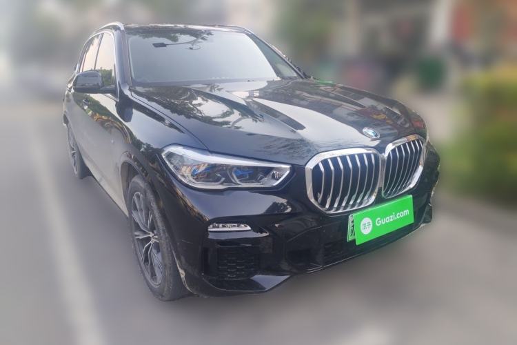 Used BMW X5 New Energy 2021 xDrive45e M Sport Package Front Right 45 Deg