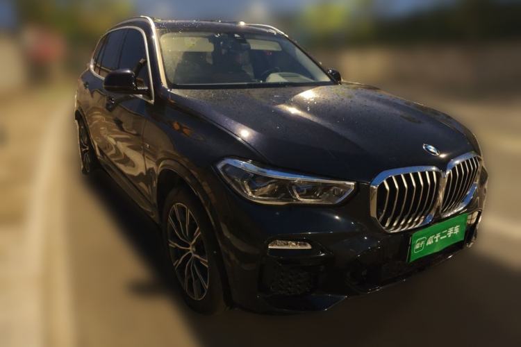Used BMW X5 New Energy 2021 xDrive45e M Sport Package Front Right 45 Deg