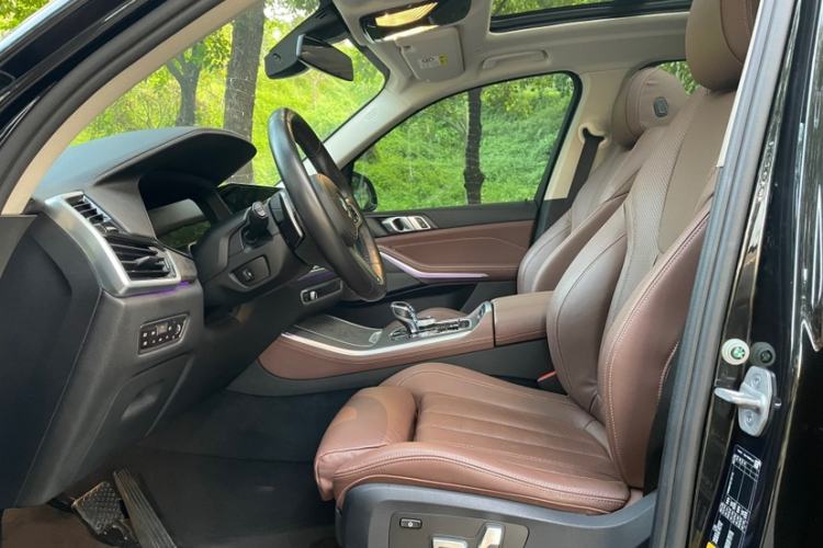 Used BMW X5 New Energy 2021 xDrive45e M Sport Package Interior 3