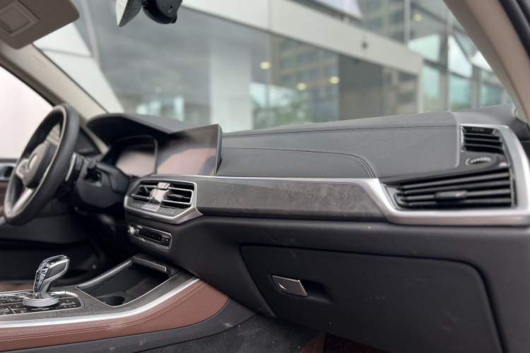 Used BMW X5 New Energy 2021 xDrive45e M Sport Package Interior 4