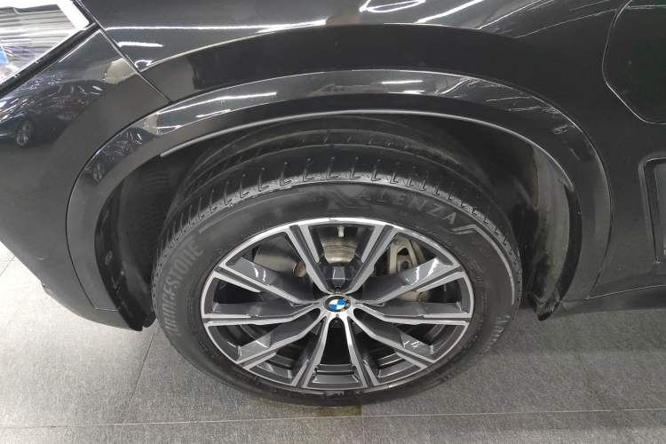 Used BMW X5 New Energy 2021 Restyled xDrive45e M Sport Package Left Front Wheel Hub