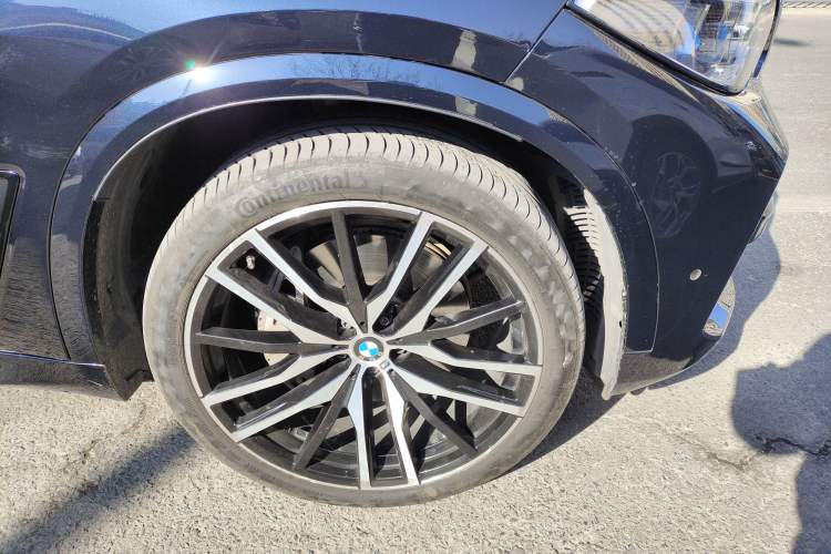 Used BMW X5 New Energy 2021 xDrive45e M Sport Package Right Front Wheel Hub