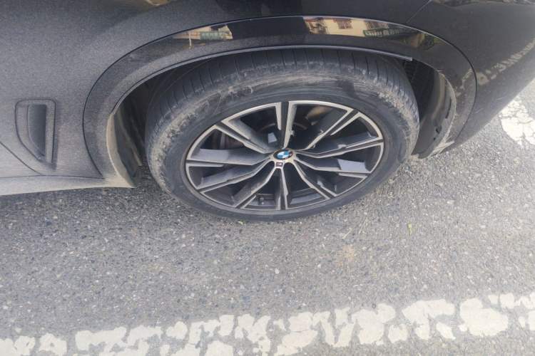 Used BMW X5 New Energy 2021 xDrive45e M Sport Package Right Front Wheel Hub