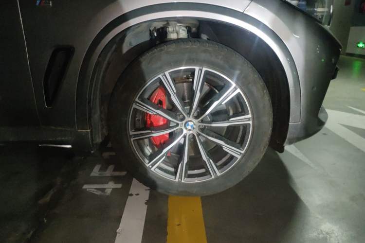 Used BMW X5 New Energy 2021 xDrive45e M Sport Package Right Front Wheel Hub