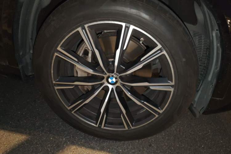 Used BMW X5 New Energy 2021 xDrive45e M Sport Package Right Front Wheel Hub