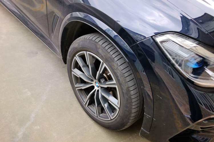 Used BMW X5 New Energy 2021 xDrive45e M Sport Package Right Front Wheel Hub