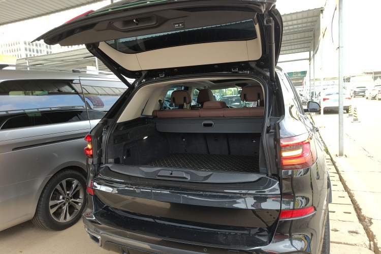 Used BMW X5 New Energy 2021 Restyled xDrive45e M Sport Package Trunk