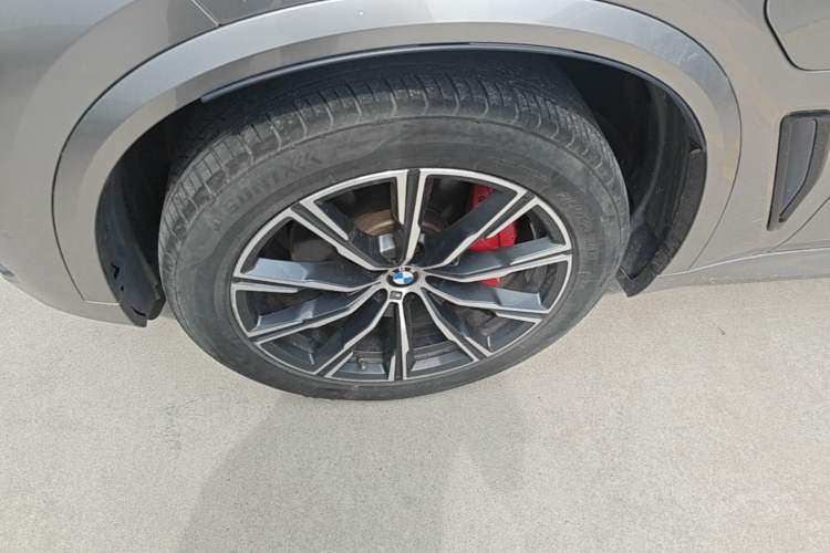 Used BMW X5 New Energy 2021 xDrive45e M Sport Package Left Front Wheel Hub